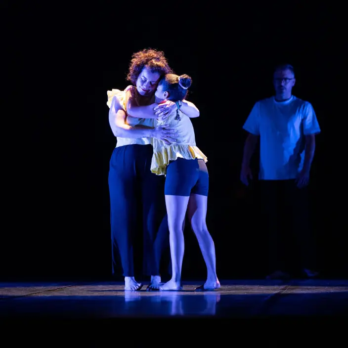 Moment de complicité en danse Parent-Enfant chez Dk'lé Danse