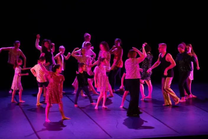 Jeu et mouvement en danse Parent-Enfant chez Dk'lé Danse